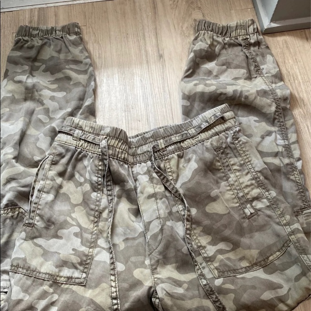 american eagle joggers